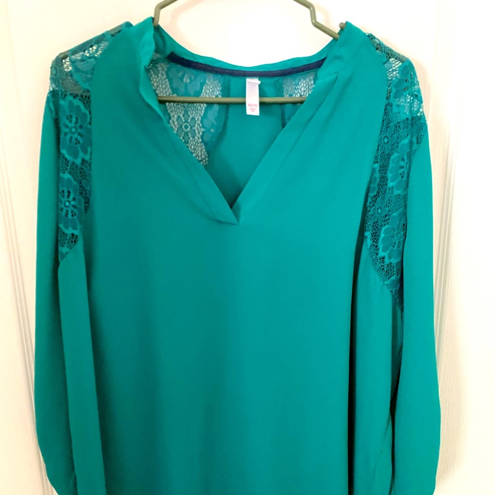 Xhilaration top. Size XXL.